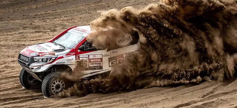 Toyota празднует исторический триумф в «Дакаре»