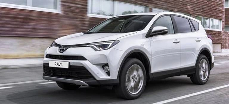 Toyota обновила линейку комплектаций и вернула дизельный двигатель кроссоверу RAV4